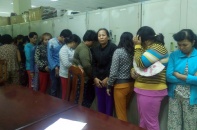 Hàng chục "quý bà" trong sới bạc nhảy mương trốn cảnh sát