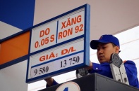Giá xăng đứng trước áp lực tăng mạnh vào ngày mai