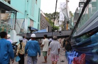 Cận cảnh hiện trường cần cẩu đổ sập xuống trường mầm non