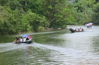 "Công nông nước" quậy tung suối Yến (chùa Hương)