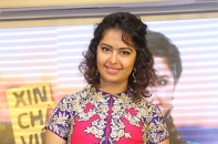 "Cô dâu 8 tuổi" Avika Gor bị sốc trước tình cảm của fan Việt