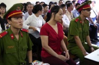 Hoa hậu quý bà Tuyết Nga run rẩy nhận 15 năm tù
