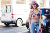 Fashionista Việt xuất hiện với trang phục độc đáo ở Paris