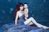 Phi Thanh Vân mặc sexy chụp ảnh cùng con trai 