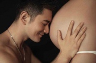 Huỳnh Hiểu Minh khoe ảnh "độc" của Angelababy trước giờ vào phòng sinh