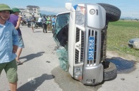 Hà Tĩnh: Xe cảnh sát bị xe Fortuner chèn lật nghiêng sau cuộc truy đuổi 30km