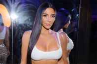Kim Kardashian với trang phục cực sexy trên thảm đỏ