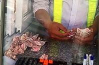 Trả phí BOT bằng tiền lẻ trong chai nhựa: Công an xử lý thế nào?