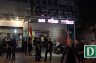Công an đột kích quán bar DC Club sáng 2/9, dân chơi phi tang ma tuý