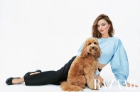 Miranda Kerr mang cún cưng đi chụp hình cho tạp chí thời trang