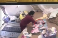 Bắt nữ giúp việc hành hạ bé gái hơn 1 tháng tuổi 