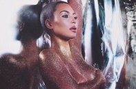 Kim Kardashian tung ảnh khỏa thân để quảng bá mỹ phẩm