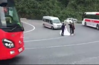 Cảnh sát giao thông sẽ xử lý du khách "tạo dáng" giữa đèo Hải Vân