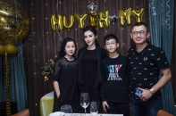 Huyền My đón sinh nhật tuổi 22 bên gia đình