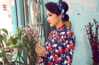 Việt Trinh tạo dáng với áo dài xưa