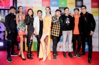 Angela Phương Trinh mặc váy xẻ táo bạo quá hông đi sự kiện