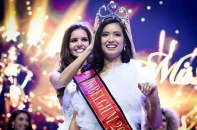 Nhan sắc nữ phi công đăng quang Hoa hậu Bỉ 2018