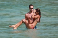 Thủ môn Đức không "gần gũi" bạn gái siêu mẫu khi thua trận