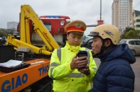 Đã uống rượu bia không lái xe, tốt nhất vợ chở về nhà