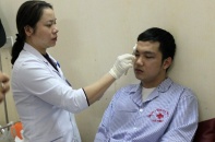 Bác sĩ và thực tập sinh bị đánh bất tỉnh