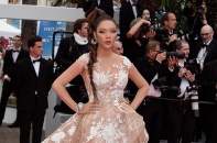 Lý Nhã Kỳ ấn tượng trên thảm đỏ Cannes