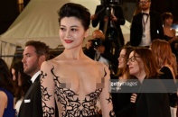 Hoa hậu Trung Quốc bị lật tẩy nói dối ở Cannes