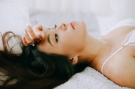 Lý Thanh Thảo mặc nội y chụp ảnh cưới