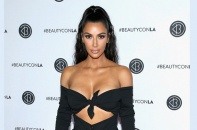 Kim Kardashian khoe ngực ngoại cỡ