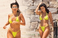 Kourtney Kardashian: Gái ba con vẫn gợi cảm