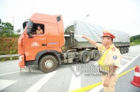Xe bồn chở xăng nổ như bom: Chốt chặn ngày đêm cao tốc HN-Lào Cai