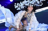 Chân dài Trung Quốc gây tranh cãi vì diễn show Victoria"s Secret