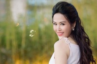 Hoa hậu Thu Thủy: "Tôi chưa cần bạn trai vì thấy ổn với cuộc sống ba mẹ con"