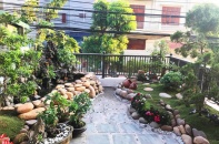 Tầng một trông rất "đơn sơ", tầng 2 nội thất bất ngờ với bonsai
