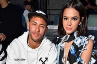 Neymar đưa bạn gái xinh đẹp đi xem thời trang