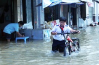Người dân Cần Thơ quay cuồng trong triều cường cao bất thường