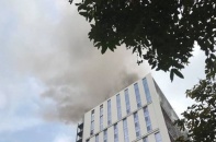 Cháy tòa nhà 18 tầng trên đường Hoàng Quốc Việt