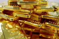 Giá vàng hôm nay 12/12: Vàng treo cao bất chấp USD tăng dốc