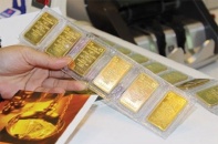 Giá vàng hôm nay 10/1: USD giảm, vàng treo giá mức cao