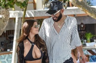 Demi Rose khoe ngực khủng đi chơi cùng bạn trai