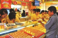 Giá vàng hôm nay 16/1: Bất ổn Tây sang Đông, kích cầu đầu cơ  