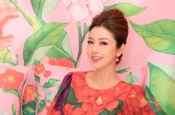 Jennifer Phạm thử váy đi lưu diễn ở Australia