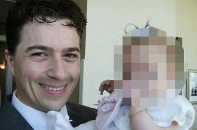 Vợ đẹp, con khôn, lương cao lộ mặt gã bệnh hoạn chuyên dụ dỗ bé gái