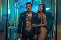 Minh Tú khoe đường cong với trang phục cắt khoét