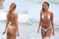 Kimberley Garner nuột nà với bikini 