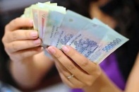 Hạn chế tín dụng đen: Người lao động có thể được tạm ứng tới 3 tháng lương