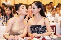 Phương Oanh tinh nghịch khi hội ngộ Lan Phương