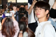 "Em trai quốc dân" Park Bo Gum náo loạn sân bay vì nhan sắc tươi trẻ