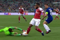 Tranh cãi nảy lửa về tình huống Arsenal mất quả phạt đền