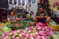 Đệ nhất trà Hà Thành: Làm từ 1000 bông sen, bán giá đắt như vàng