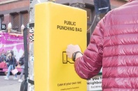 Những “tấm đệm đấm bốc” giúp người dân New York bớt ức chế